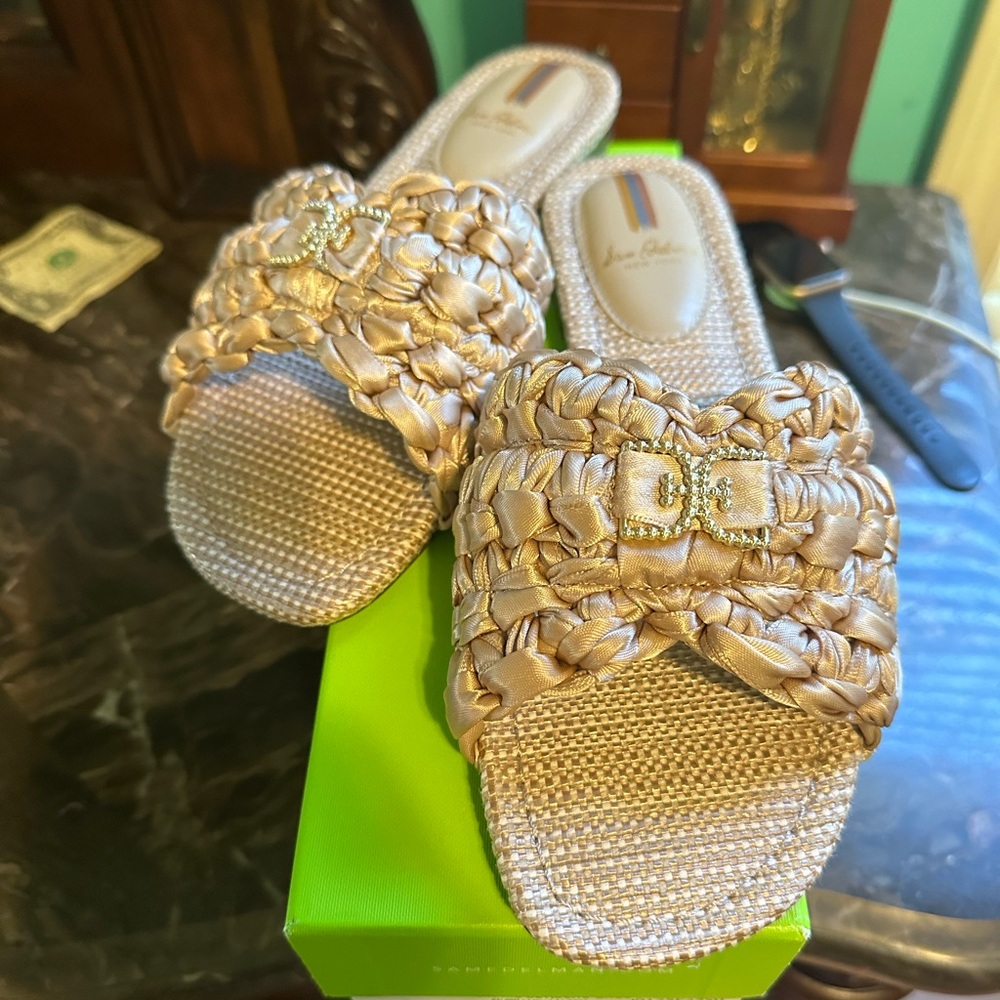 Women sandals